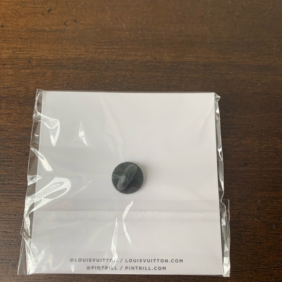 🔥Limited Edition/Collector’s LV Pin❤️ - Picture 2 of 2